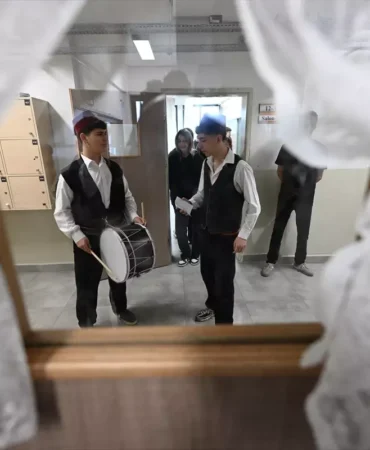 4-Ilde-Ramazan-Hazirligi-Ogrenciler-Okullarini-Donatti-featured