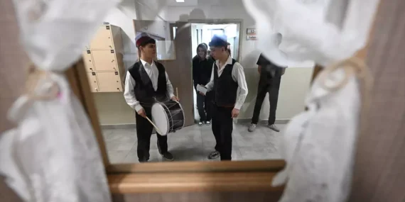 4-Ilde-Ramazan-Hazirligi-Ogrenciler-Okullarini-Donatti-featured