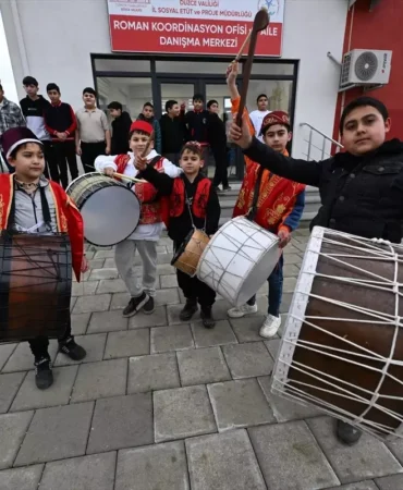Duzcede-Miniklerden-Davullu-Manili-Ramazan-Karsilamasi-featured