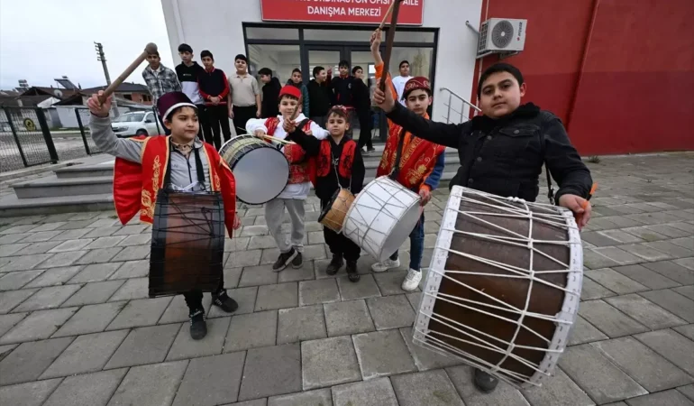 Duzcede-Miniklerden-Davullu-Manili-Ramazan-Karsilamasi-featured