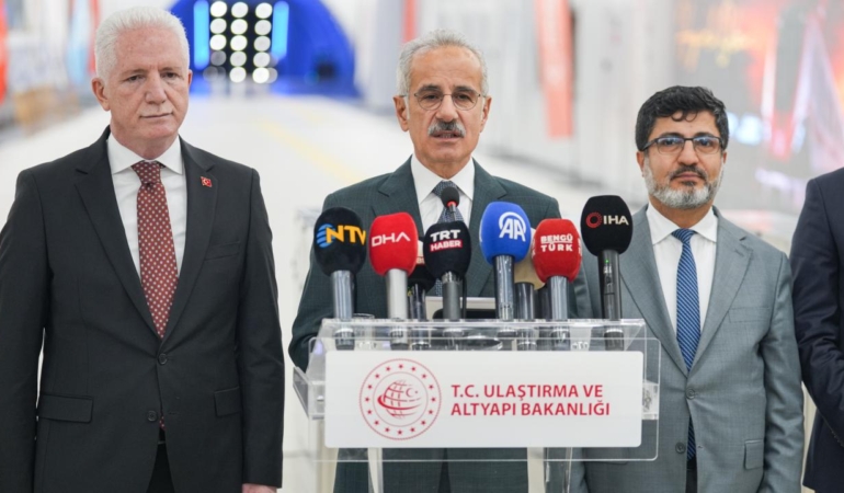 Bakan-Uraloglu-Dunyanin-en-uzun-metro-hatlarindan-birini-tamamlamis-olduk-featured
