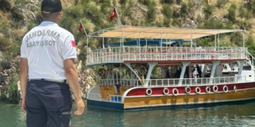 Birecik-Baraji8217nda-Ariza-Yapan-Teknedeki-40-Kisi-Guvenlige-Alindi-featured