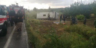 Isparta8217da-tur-otobusu-devrildi.-4-kisi-oldu-26-kisi-yaralandi-featured