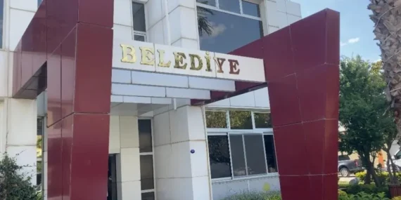 Seferihisar-Belediyesi8217ne-Rusvet-Operasyonu-Baskan-Yardimcisi-ve-4-Kisi-Tutuklandi-featured