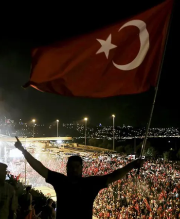 15-Temmuz-Darbe-Girisimi-Unutulmaz-O-Gece-Neler-Oldu-featured