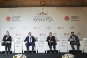 Ayasofya-Paneli-Tarihi-Mabet-ve-Medeniyetin-Kalbi-featured