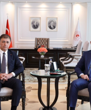 Bakan Kurum, İzmir Büyükşehir Belediye Başkanı Tugay ile görüştü