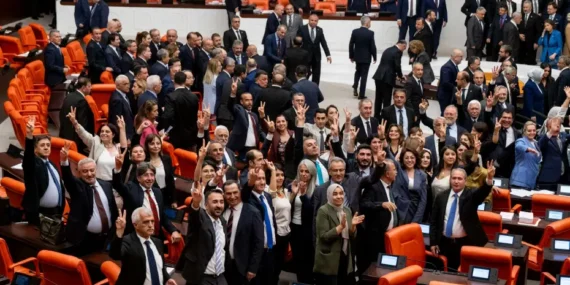 Cerceve-Yasa-Oylamasinda-Parti-Ici-Farkliliklar-Ortaya-Cikti-featured