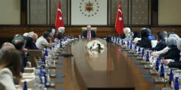 Erdogan-Vefat-Eden-Ogrencilerin-Aileleriyle-Bulustu-featured