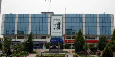 Menderes8217te-Yolsuzluk-Sorusturmasi-Baskan-Cicek-ve-21-Kisi-Gozaltinda-featured