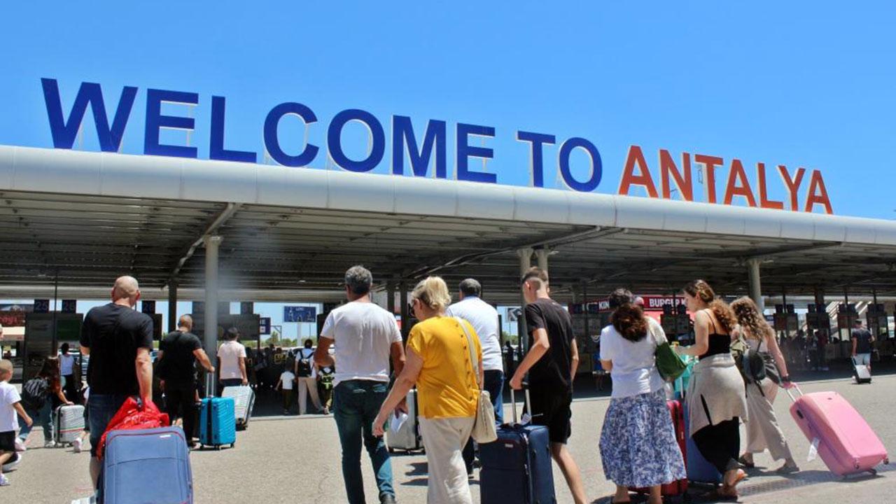 Antalya-Havalimani-9-ayda-30-milyondan-fazla-yolcuyu-agirladi-featured