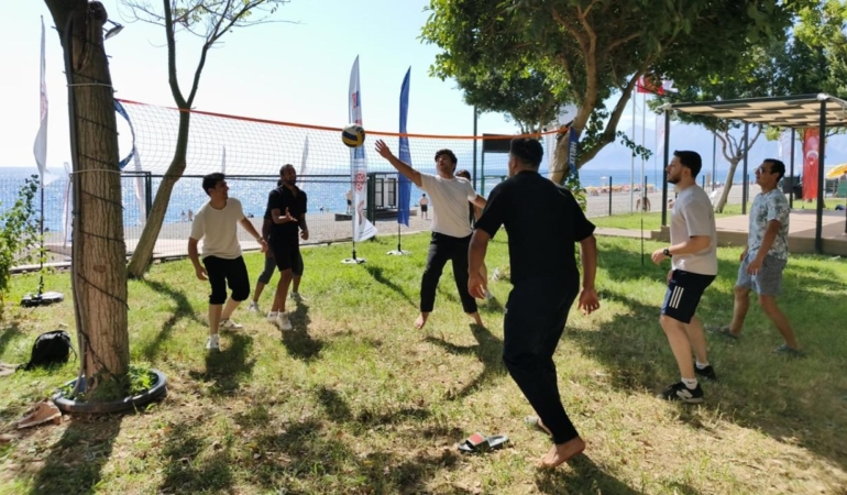 Antalyada-14-Ulkeden-Gencler-Dogada-Bulustu-featured
