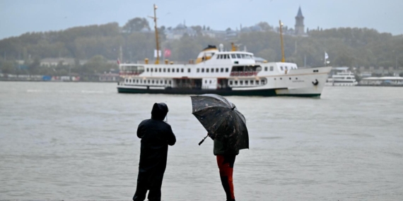 Istanbulda-Egitime-Sel-Nedeniyle-Yarin-da-Ara-Verildi-featured