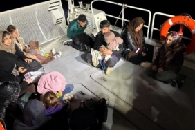 Izmir-Aciklarinda-13-Duzensiz-Gocmen-Yakalandi-featured