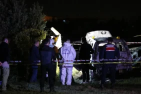 Manisa-Akhisarda-yanan-otomobil-icerisinde-erkek-cesedi-bulundu-featured